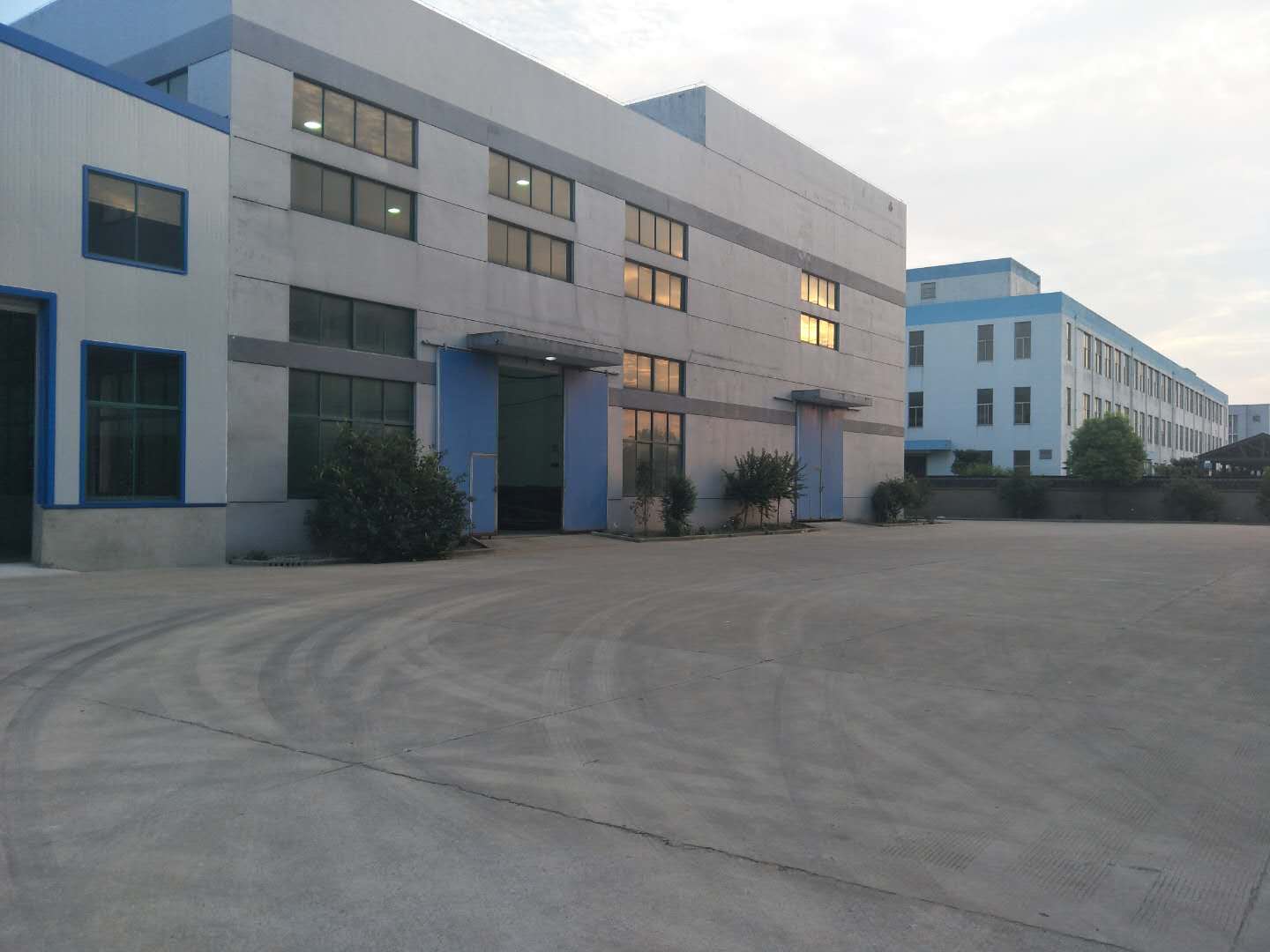 廠房設(shè)備